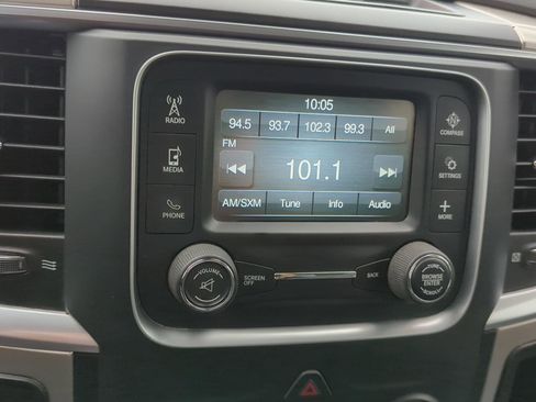 Used 2018 RAM 2500 SLT w/ Luxury Group image 22