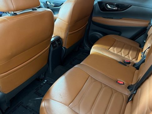 Used 2019 Nissan Rogue SL w/ Premium Package FWD image 11