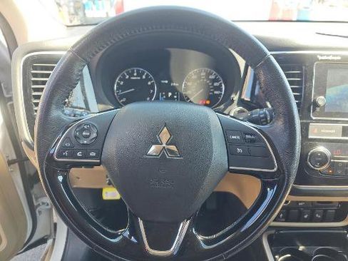 Used 2019 Mitsubishi Outlander SE FWD image 5