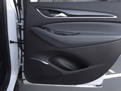 Used 2023 Buick Enclave Essence w/ Sport Touring Edition image 39