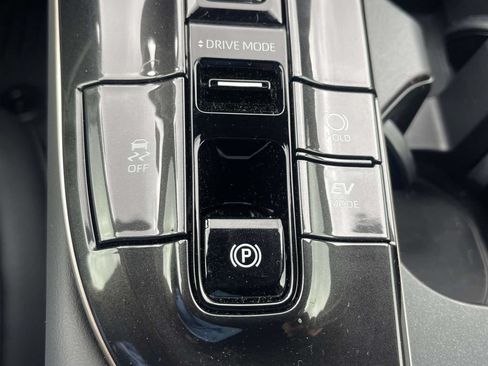 Used 2026 Toyota Crown AWD/4WD image 31