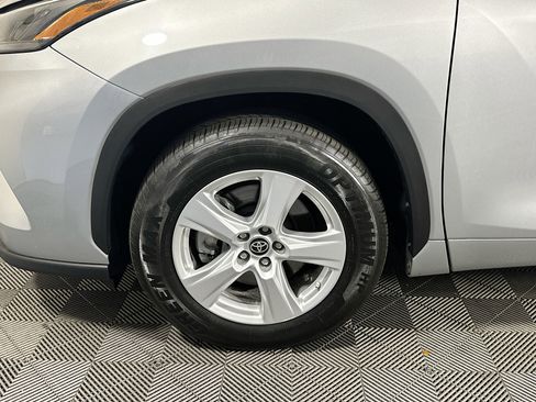 Used 2023 Toyota Highlander LE image 11