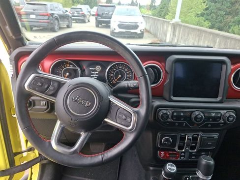 Used 2023 Jeep Gladiator Rubicon w/ Cold Weather Group image 15