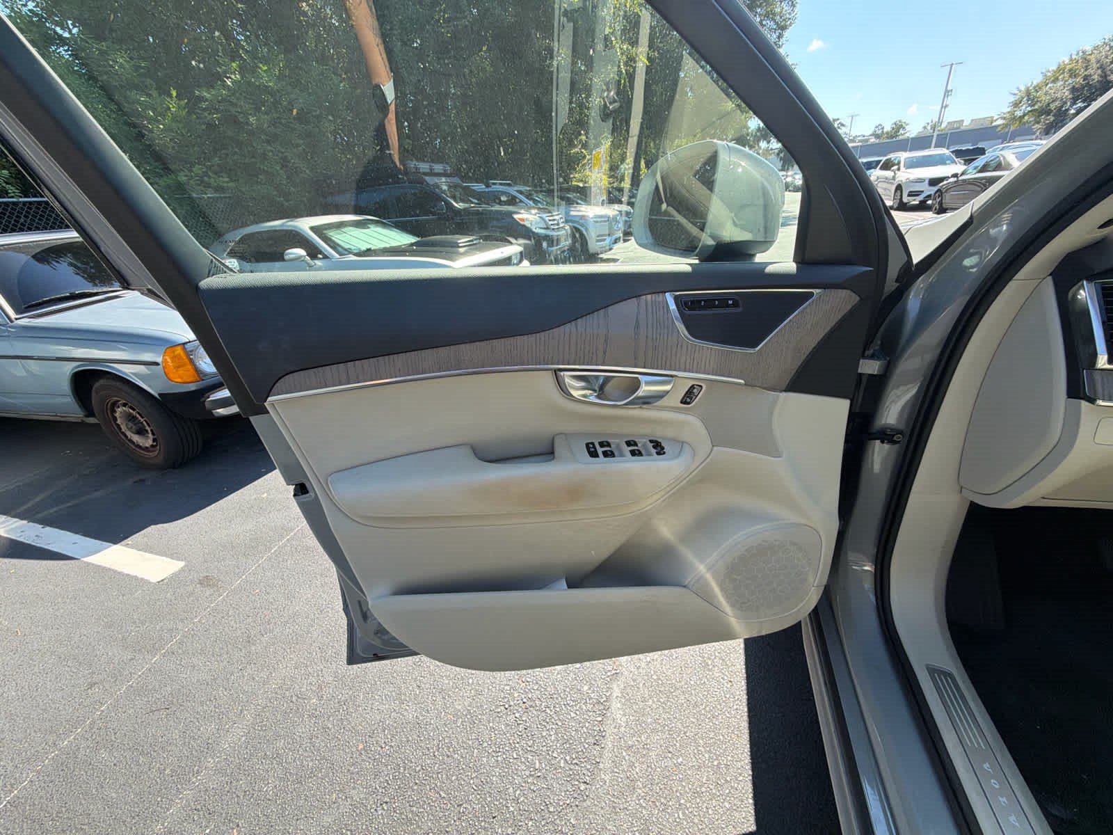 Used 2024 Volvo XC90 B5 Plus w/ Protection Package AWD/4WD image 24