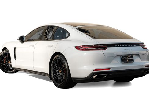 Used 2018 Porsche Panamera image 10