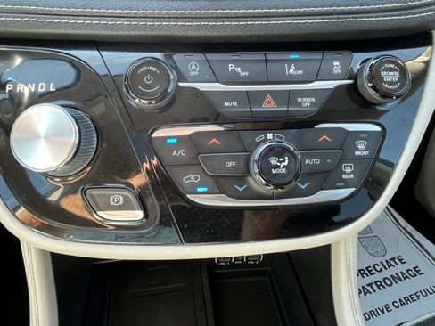 Used 2021 Chrysler Pacifica Limited w/ Uconnect Theater Family Group AWD/4WD image 25