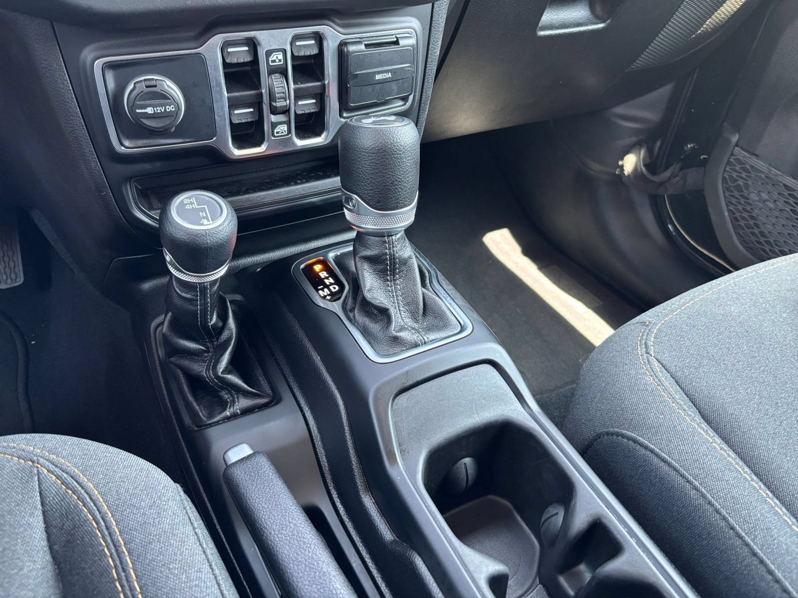 Used 2025 Jeep Wrangler Unlimited Sahara AWD/4WD image 40