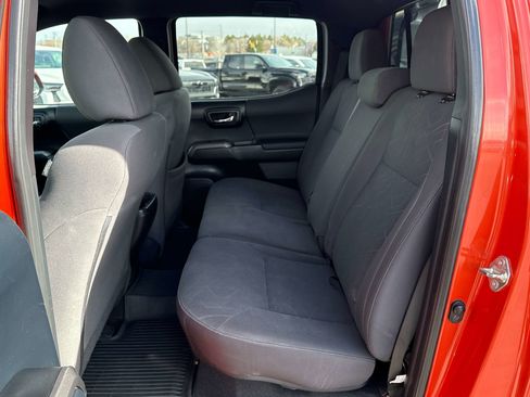 Used 2016 Toyota Tacoma TRD Off-Road w/ Towing Package image 13