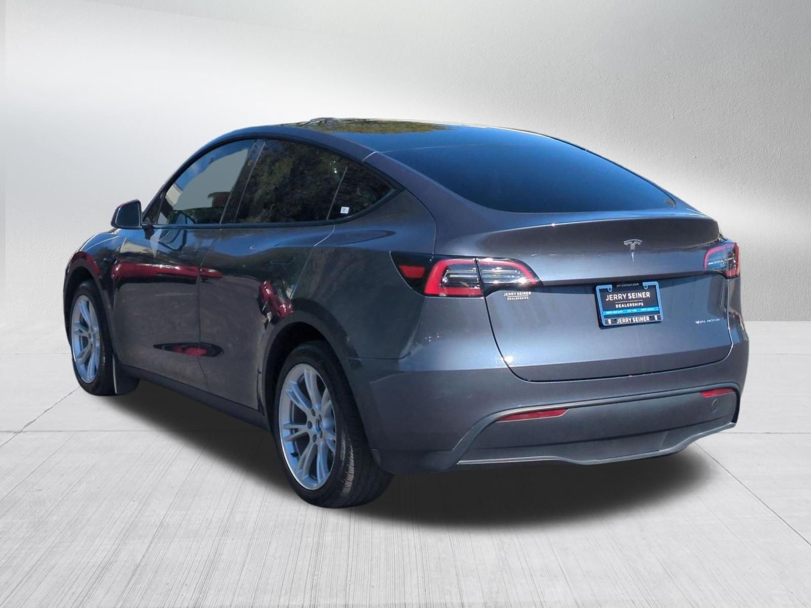 Used 2023 Tesla Model Y Long Range AWD/4WD image 3