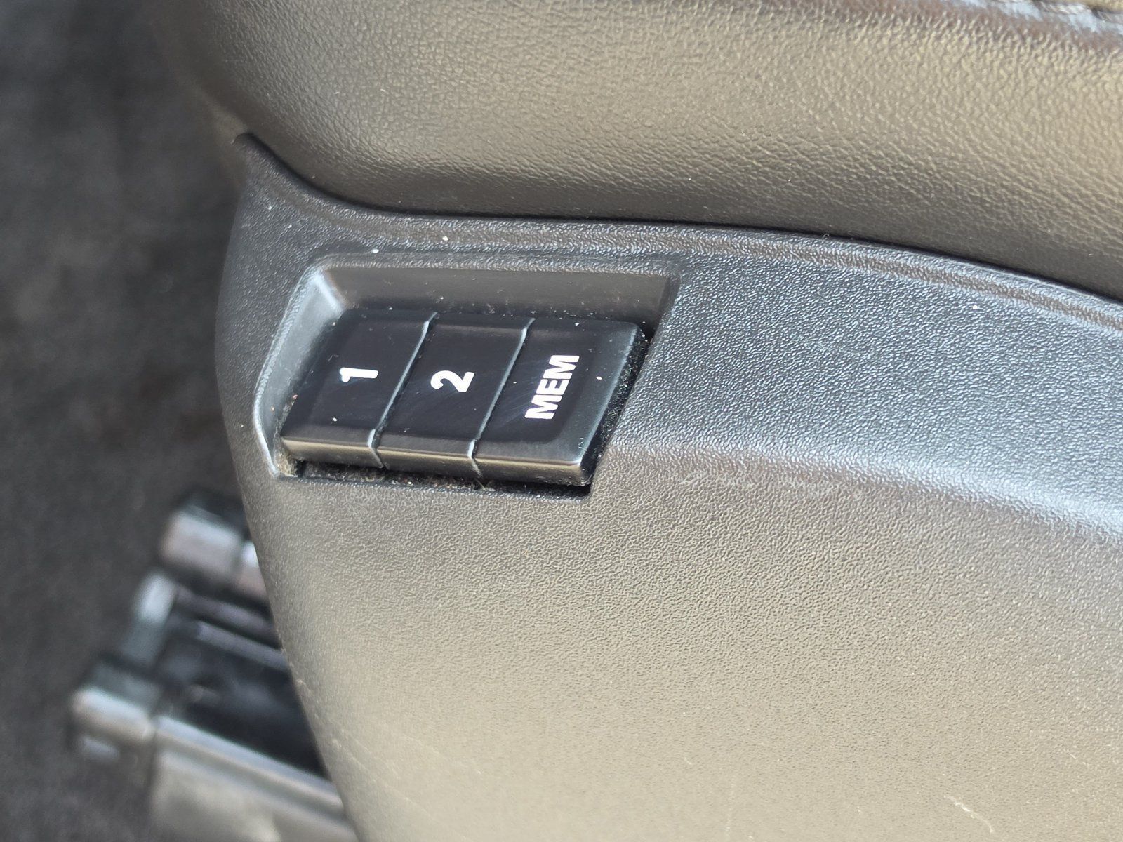 Used 2017 Chevrolet Equinox Premier w/ Enhanced Convenience Package FWD image 18