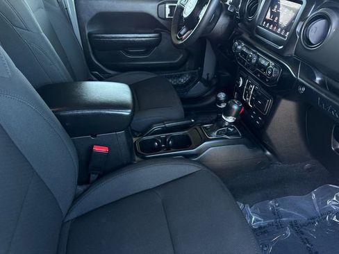 Used 2023 Jeep Wrangler Unlimited image 15