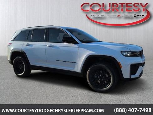 New 2026 Jeep Grand Cherokee Altitude RWD image 1
