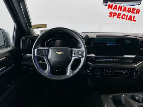 Used 2025 Chevrolet Silverado 1500 LT image 24