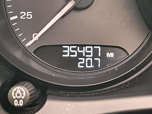 Certified 2023 Porsche Macan AWD/4WD image 43