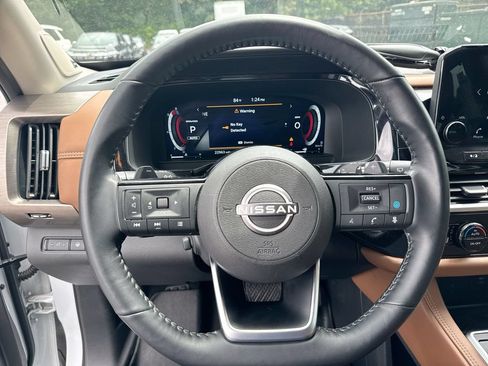 Used 2025 Nissan Pathfinder Platinum AWD/4WD image 16