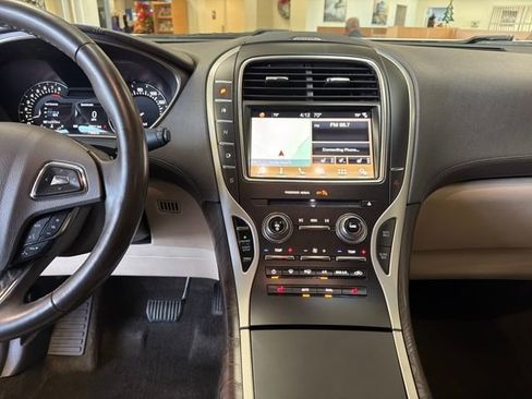 Used 2018 Lincoln MKX Select w/ Select Plus Package image 19