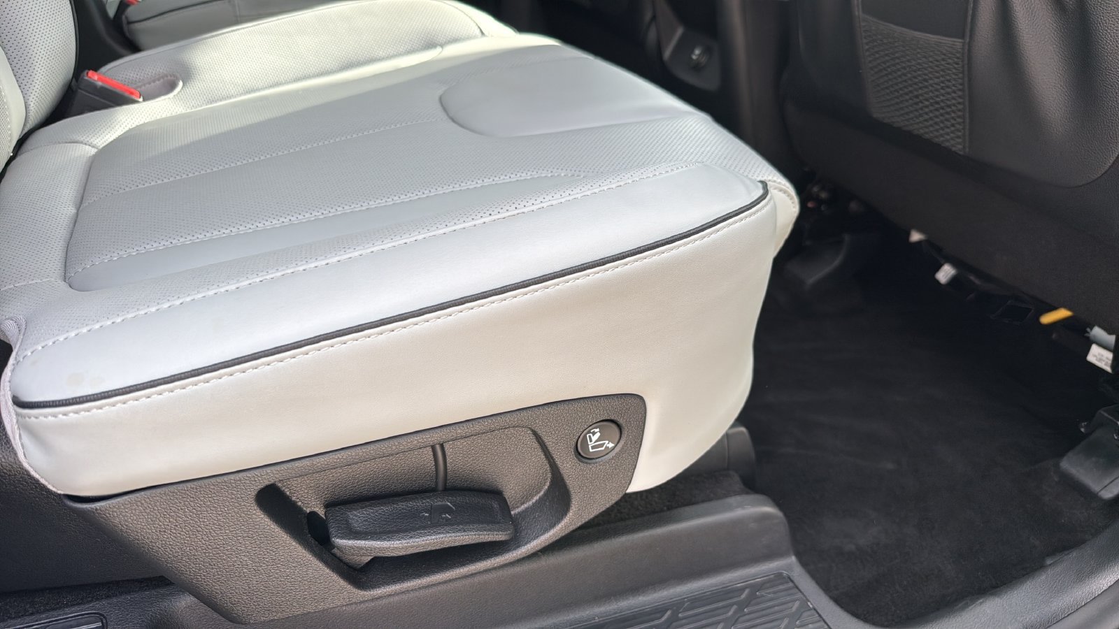 Used 2025 Hyundai Palisade SEL FWD image 26