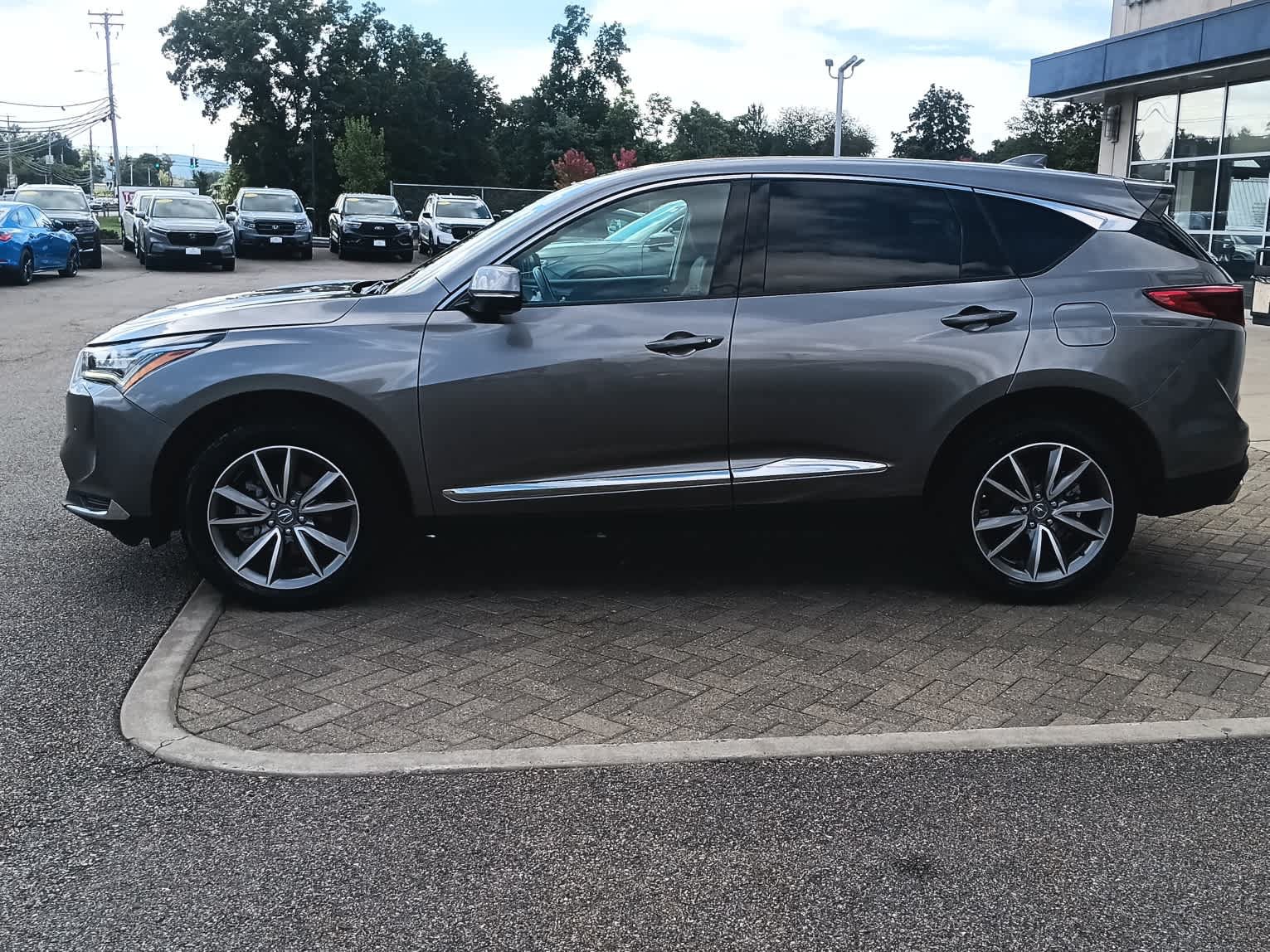 Used 2023 Acura RDX w/ Technology Package AWD/4WD image 2