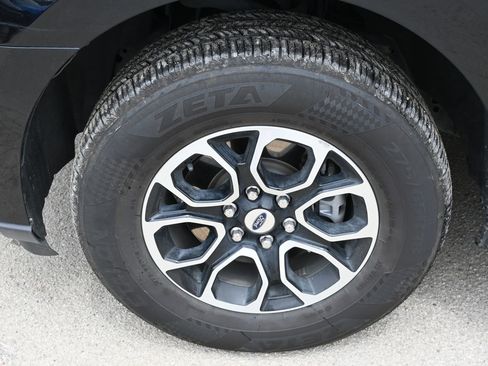 Used 2024 Ford Expedition XLT RWD image 7