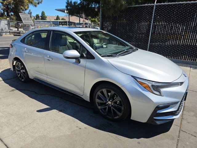 Used 2024 Toyota Corolla SE w/ SE Package FWD image 6