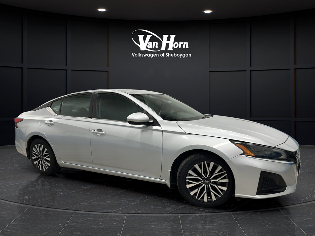 Used 2023 Nissan Altima 2.5 SV FWD image 1