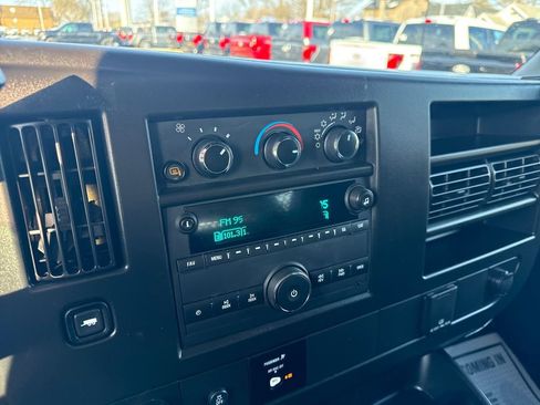 Used 2024 GMC Savana 2500 w/ Driver Convenience Package image 32