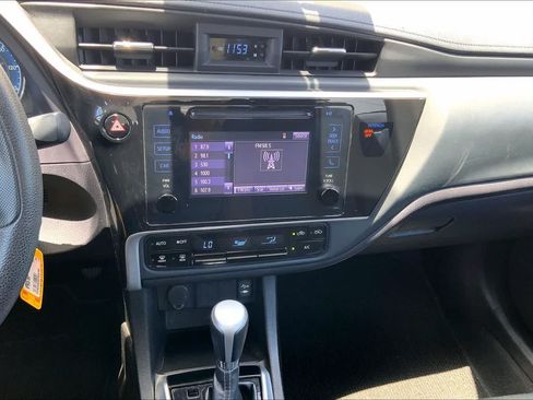 Used 2019 Toyota Corolla LE FWD image 34