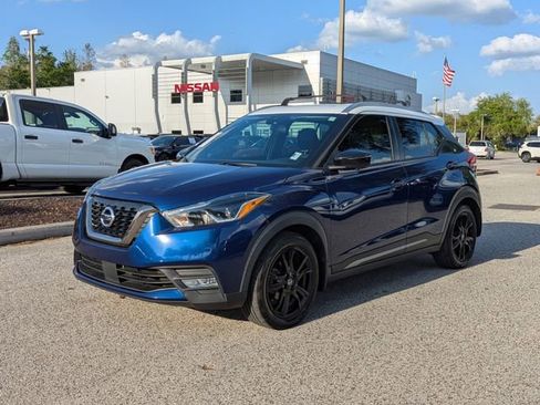 Used 2020 Nissan Kicks SR w/ SR Premium Package image 3