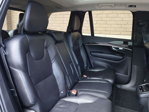 Used 2018 Volvo XC90 T5 Momentum w/ Momentum Plus Package FWD image 26