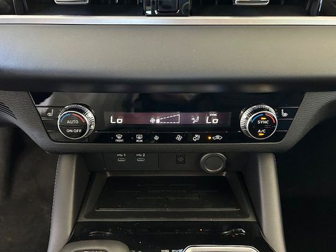 New 2025 Mitsubishi Outlander SE image 20