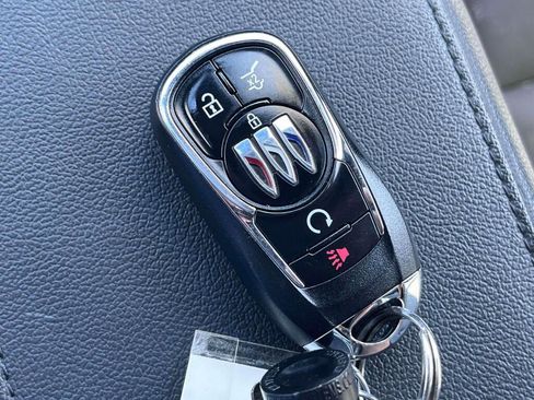 Used 2025 Buick Envista Sport Touring w/ Convenience I Package FWD image 4