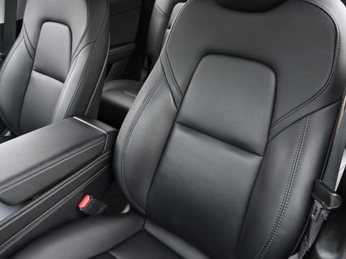 Used 2023 Tesla Model Y Performance image 10