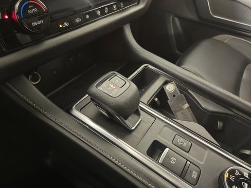 Used 2024 Nissan Pathfinder SL w/ SL Premium Package image 25