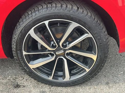 Used 2019 Volkswagen Golf SE image 11