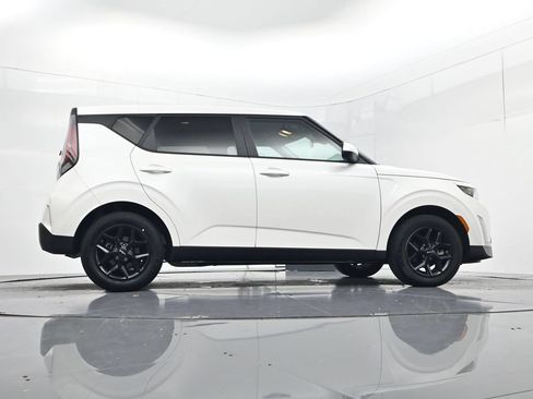 Certified 2025 Kia Soul LX w/ LX Technology Package FWD image 37