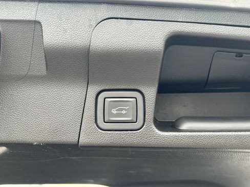 Used 2023 GMC Acadia SLT FWD image 40