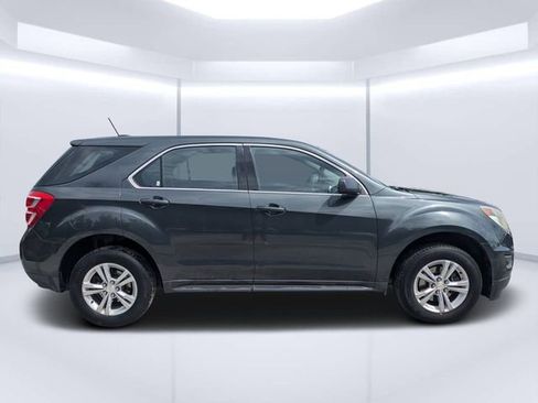 Used 2017 Chevrolet Equinox LS image 2