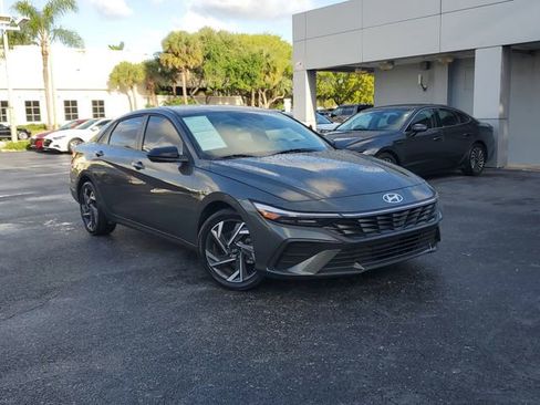 Certified 2025 Hyundai Elantra Sport image 30