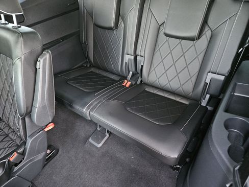 Used 2025 Volkswagen Atlas SEL Premium R-Line image 35