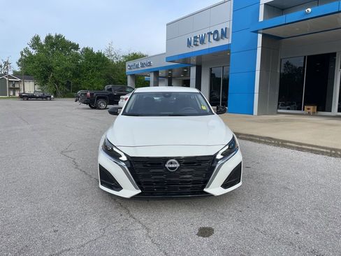 Used 2024 Nissan Altima 2.5 S image 3