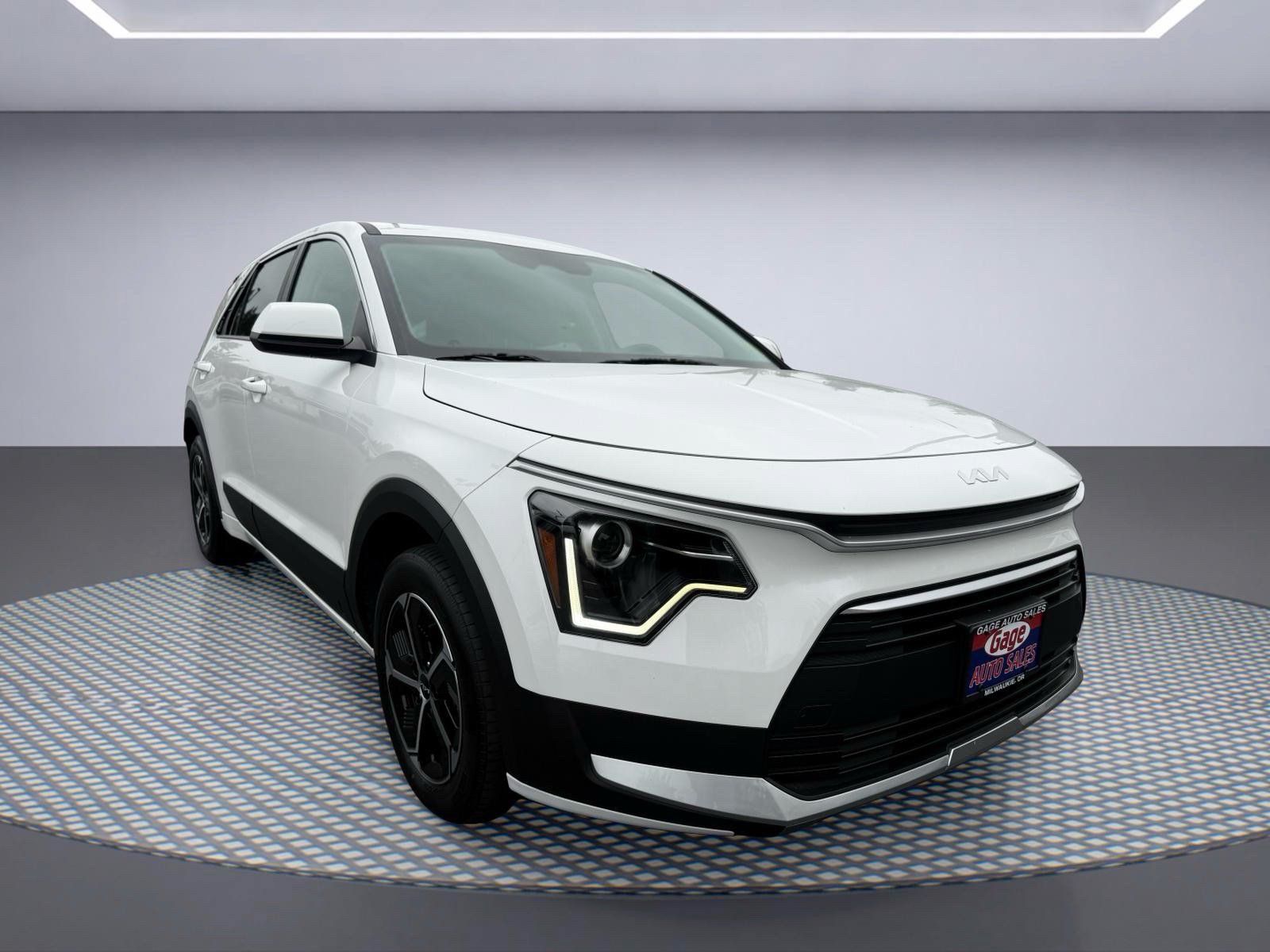 Used 2025 Kia Niro LX FWD image 9