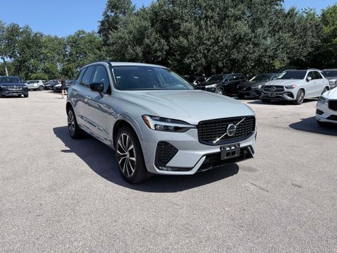 Certified 2025 Volvo XC60 B5 Plus AWD/4WD image 7