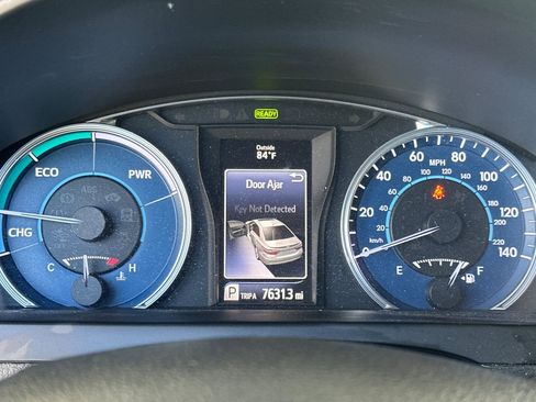 Used 2017 Toyota Camry XLE w/ Moonroof Package FWD image 32