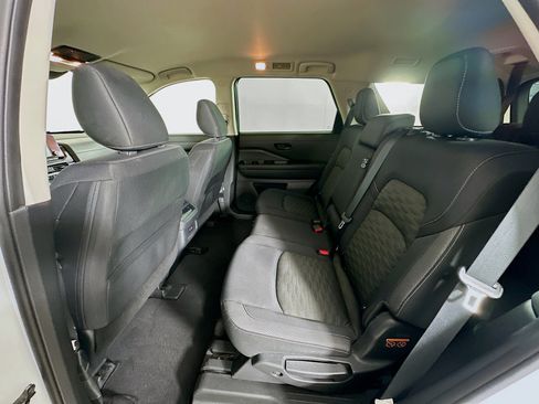 Used 2023 Nissan Pathfinder SV AWD/4WD image 27