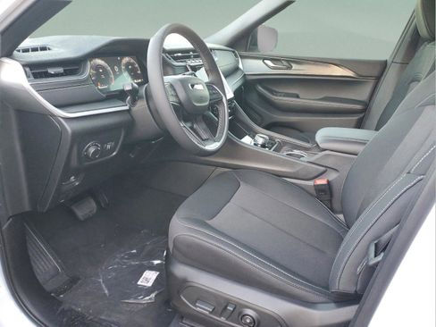 New 2025 Jeep Grand Cherokee L Laredo image 22