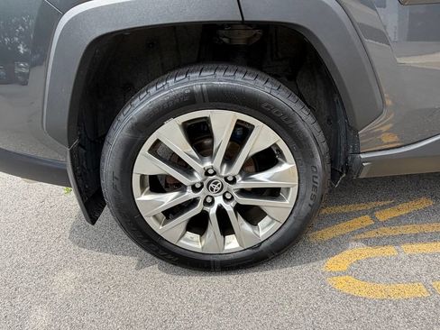Used 2021 Toyota RAV4 XLE Premium AWD/4WD image 19