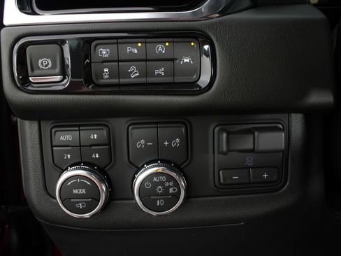 New 2026 GMC Yukon XL Denali w/ Denali Reserve Package AWD/4WD image 10