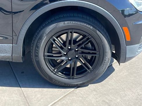 Used 2018 Volkswagen Tiguan S image 5