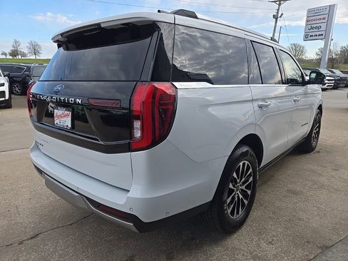 Used 2025 Ford Expedition Platinum AWD/4WD image 12