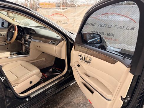 Used 2014 Mercedes-Benz E 350 4MATIC Sedan image 21